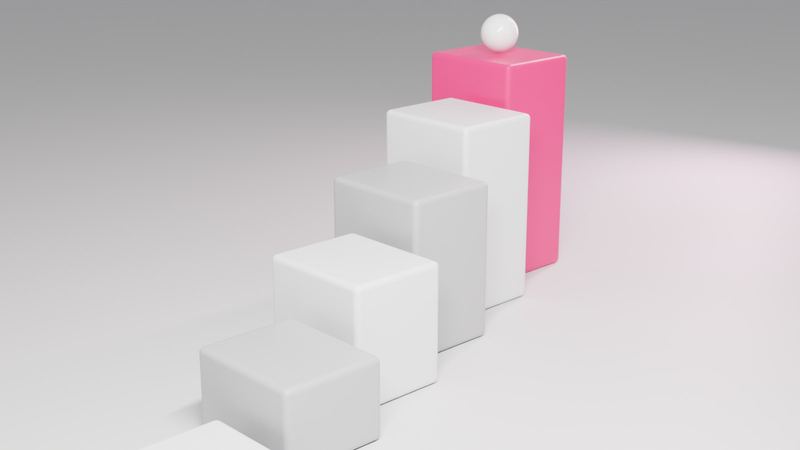 Escalier de blocs menant à un jalon magenta